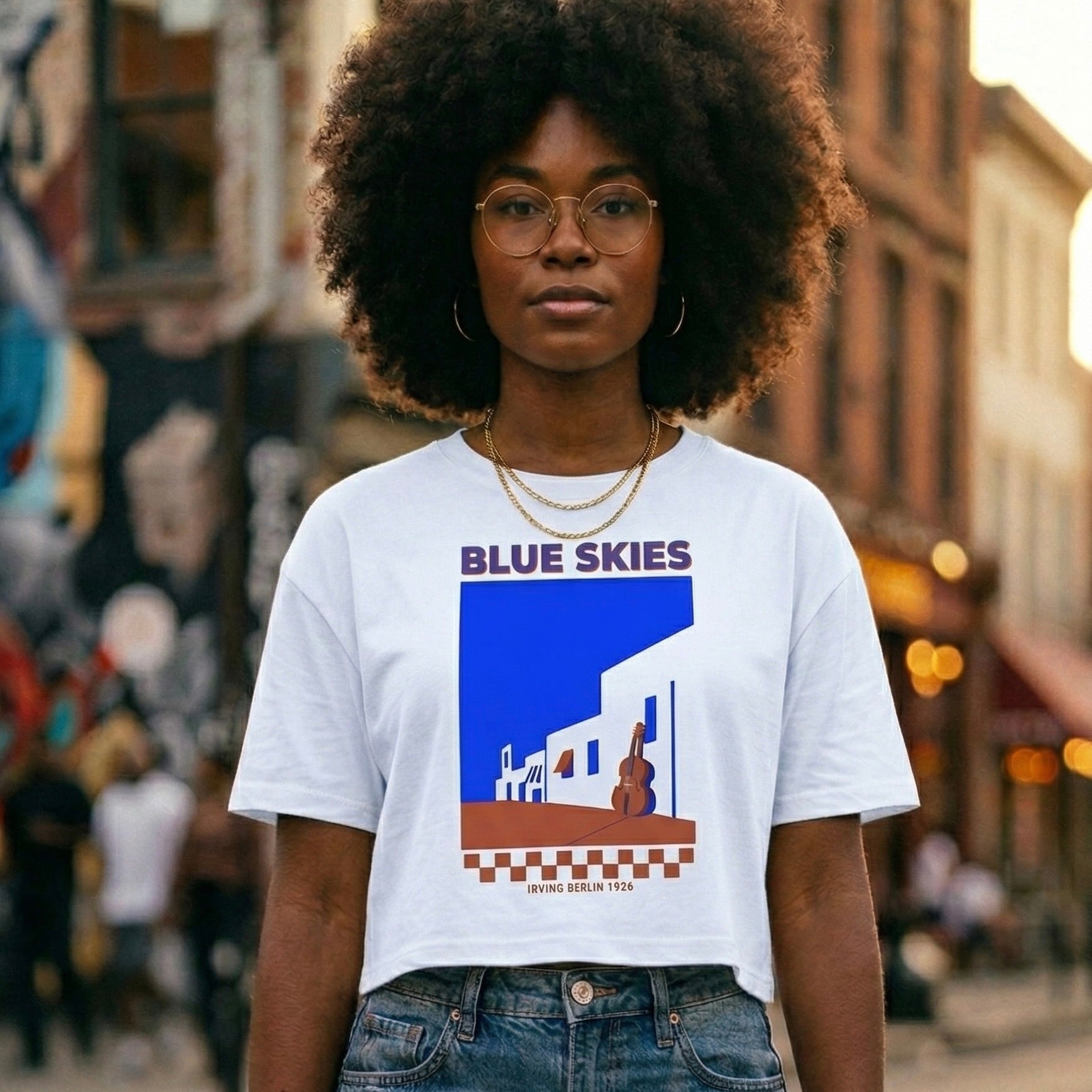 BUE SKIES | Camiseta Crop (blanco)